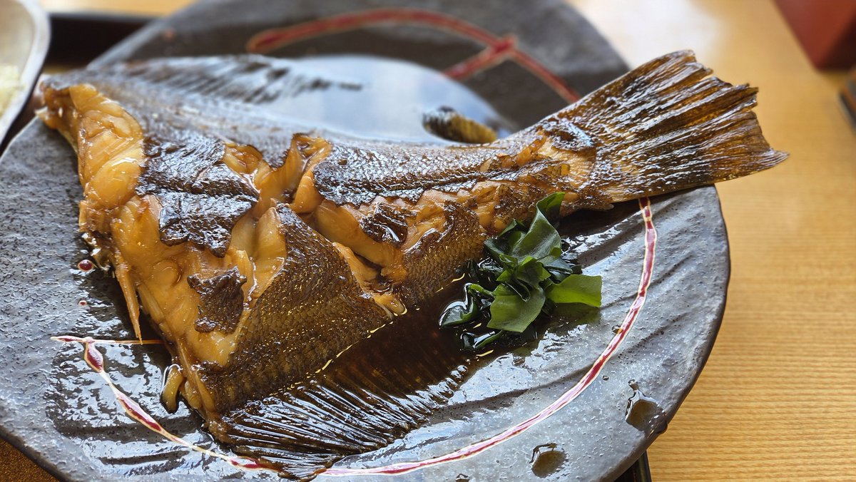 marefrea's tweet photo. ヒラメのセット定食食べてた https://t.co/BiaNcDZMNr