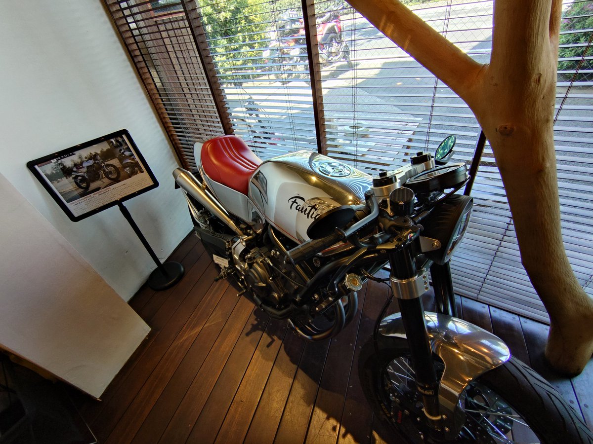 calpisrider's tweet image. #HaveABikeDay 
#UNITEDcafe
遅めの昼食とアートを