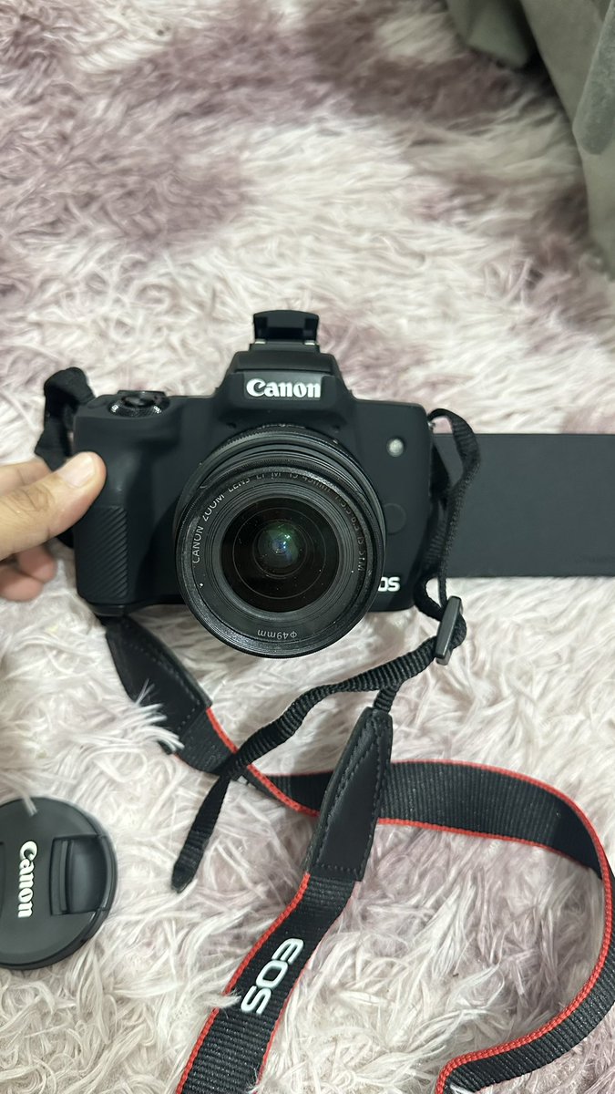 athiseptiani's tweet photo. WTS Canon M50 Lensa Kit Utama (EF-M 15-45mm IS STM) lengkap dengan charger baterai + dus. Body masih mulus, jarang dipake. Bisa cod depok &amp; sekitaran kuningan https://t.co/8hqi79iX40