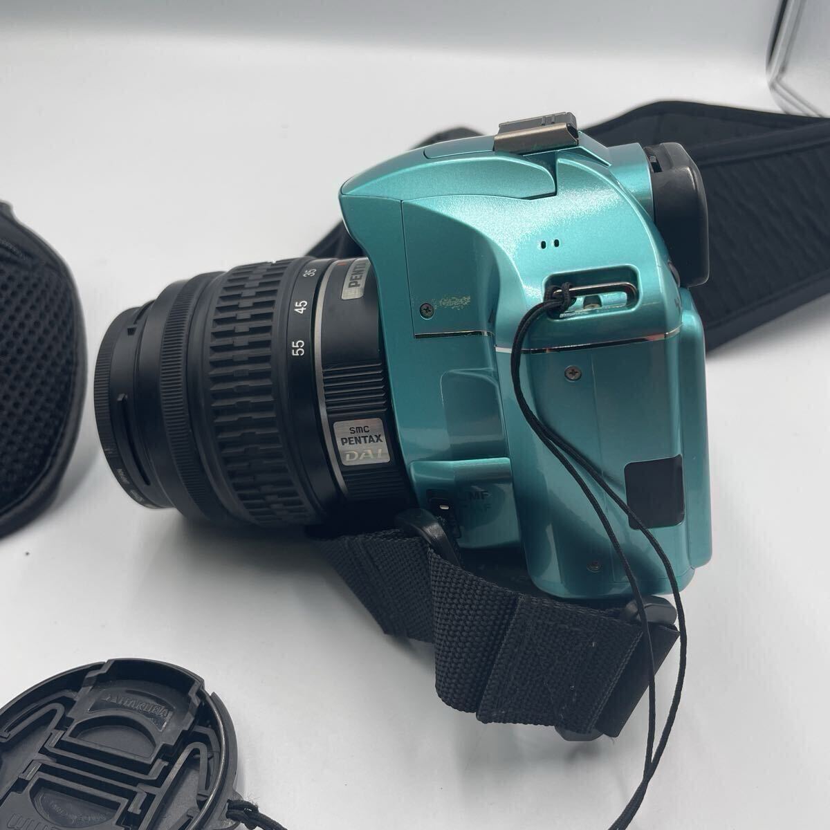 BBlinkYY's tweet image. Another nice looking proper #cameras. This beauty from #Japan. It's an older #Pentax yet again that looks nice and practical as you can find your camera easy as it won't blend in with the other stuff you have around. To bad this one lost its coloured lens.
#stuffIwant