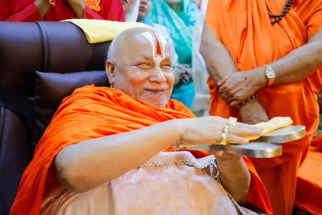 JagadguruJi's tweet photo. परम पूज्य जगद्गुरुजी द्वारा श्रीराघव पूजन की मनोहर झलकियाँ।
#jagadgururambhadracharyajimaharajji #Tulsikunj #tulsipeeth #chitrkoot #raghavji https://t.co/IEAiaovIqc