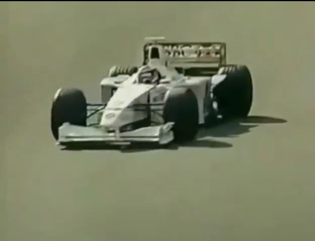 ʟ ʏ 🏁🏎 tweet media