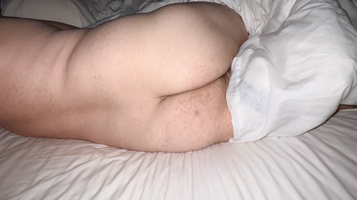 Woke up, slept naked and need a good rimm #sleepnaked #gayass