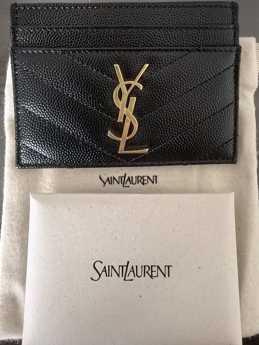 Jubs1234Jubs's tweet image. Supporting our  YSL BA Milk Pansa💚a gift for my friend

#YSLxMilkPansa
#YSL #YvesSaintLaurent #SaintLaurent 
#MilkPansa