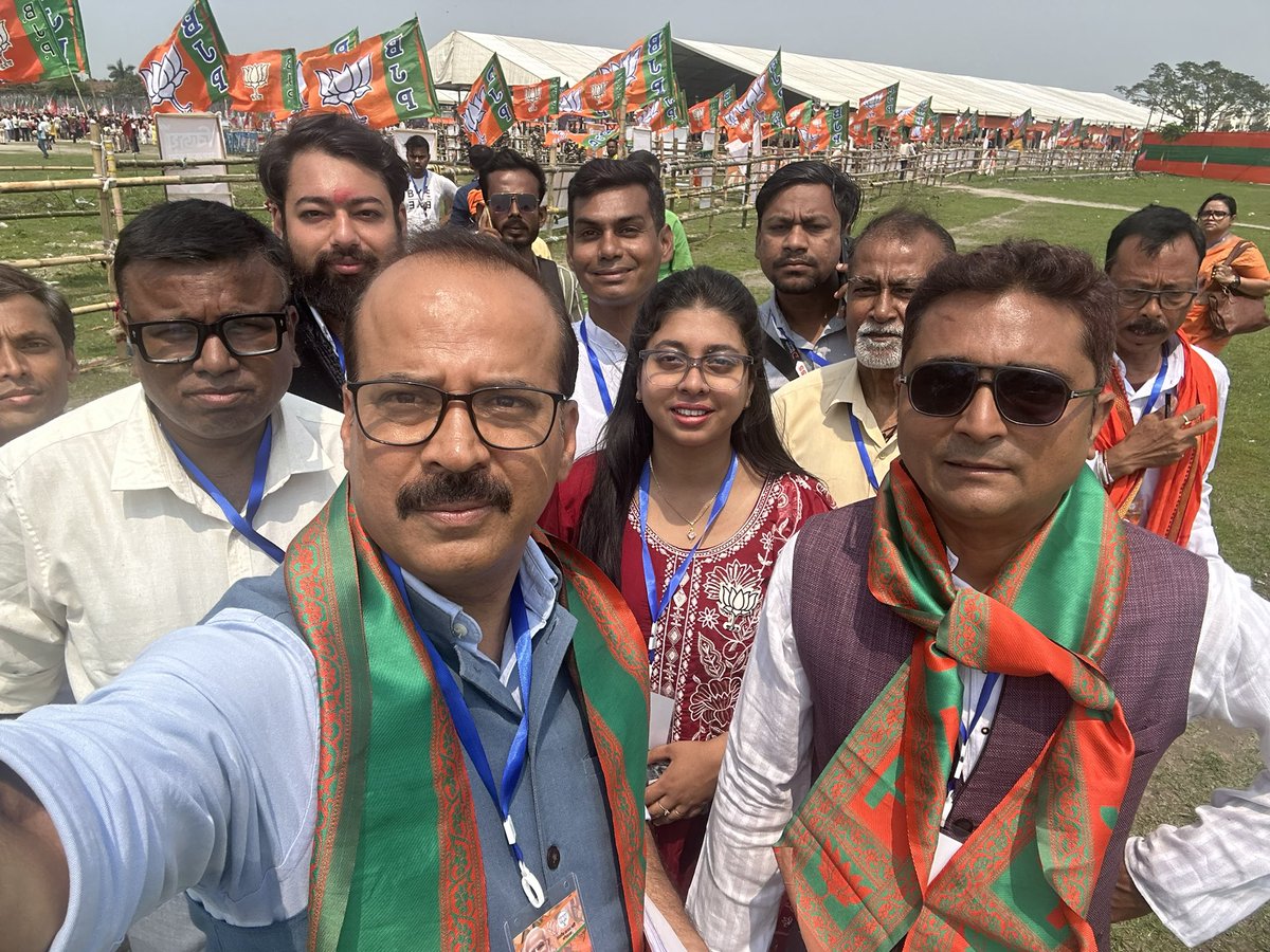 RaviTripati_BJP's tweet photo. आज दोपहर में सिलीगुड़ी में प्रधानमंत्री माननीय @narendramodi जी की सभा के लिए पूरी तरह से तैयार है @BJP4India की मीडिया टीम..

#PaltanoDorkarChaiBJPSarkar 
#BjpBengal https://t.co/eN8n5x26lh