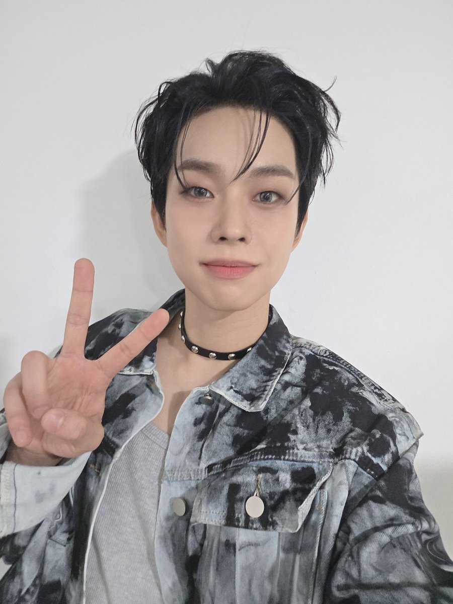 왈르르 tweet media