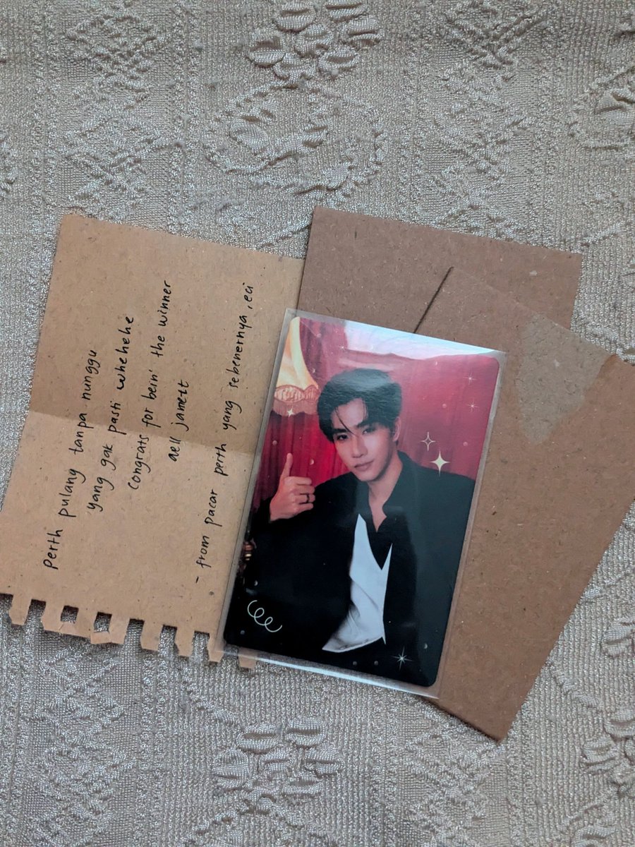 knock-knock! omagaaa ada apaa ini 🙀🙀. 
yang awalnya cuman curhat berujung dikasih hadiah sama mai bisti cintaku sayangku bibubku muachku si ecipinatminut <a href="/peanutminute/">ecipinat ‘ 🦢</a> <33. thankuu so matchaw sayaang, pedped sampai rumah dengan selamat 🥺🦢🤍🤍