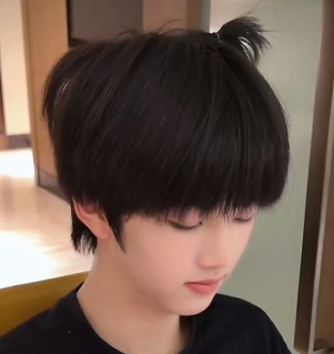 ruinnim's tweet photo. 머리 묶다 풀어서 자국 생긴 겅가 ㅋㅋㅋㅋㅋ 커엽 https://t.co/ixbiuaq3v2