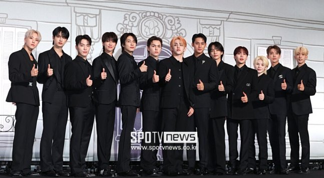 SEVENTEEN, not a single member leaving… All 13 announce

 “re-renewal” contracts:

 “Challenging eternity”

 “From now on, we will continue to ride the same boat and row forward together.

Group SEVENTEEN has announced plans for a second full-group contract renewal with their