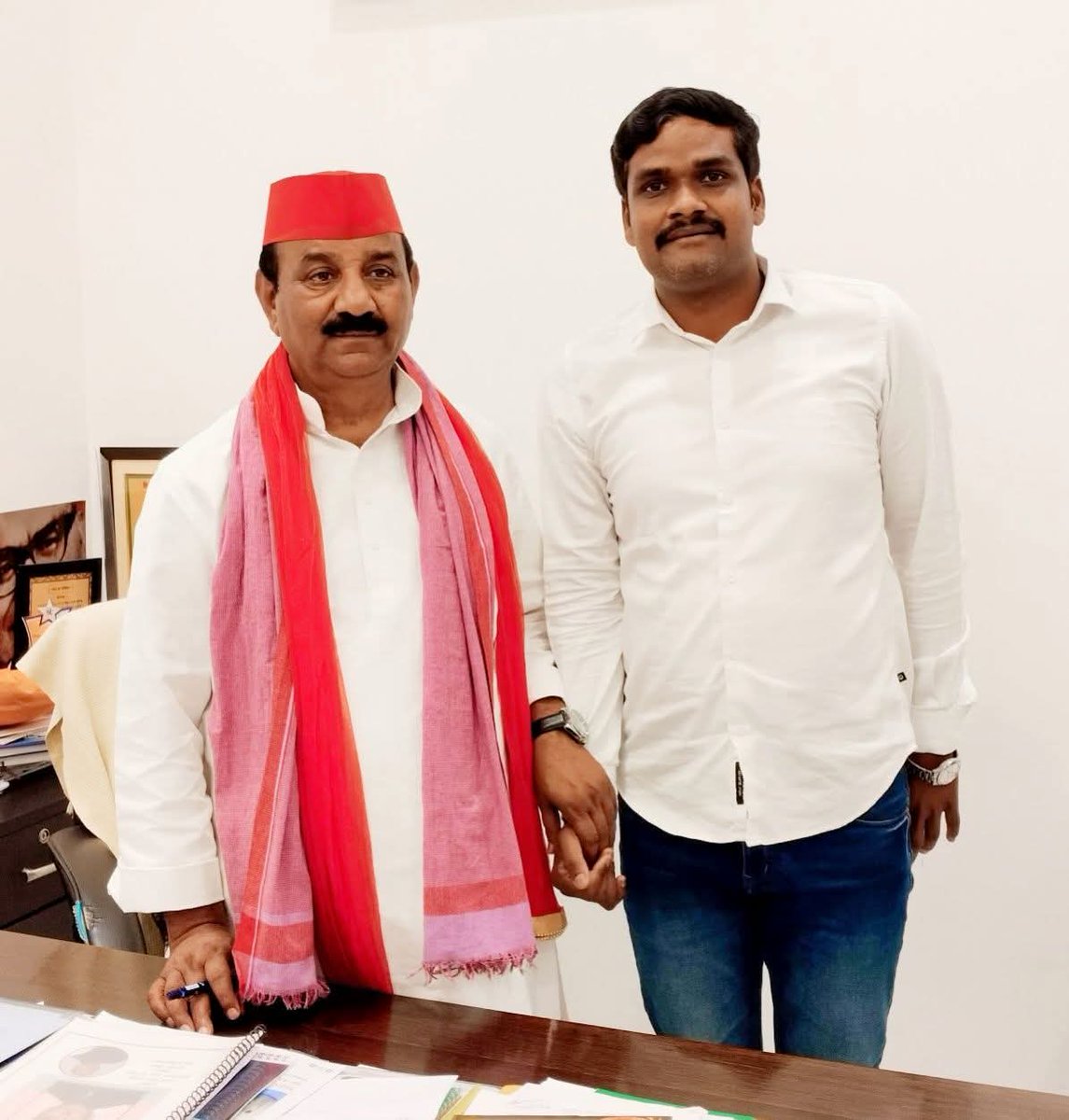 वह पथ क्या, 
पथिक कुशलता क्या,
जिस पथ पर बिखरे शूल न हों
नाविक की धैर्य परीक्षा क्या
जब धाराएँ प्रतिकूल न हों...!!

#सुप्रभात 
#SamajwadiPartyZindabad #samajwadiparty #AkhileshYadav #trendingpost <a href="/palshyamLalsp/">Shyam Lal Pal</a>