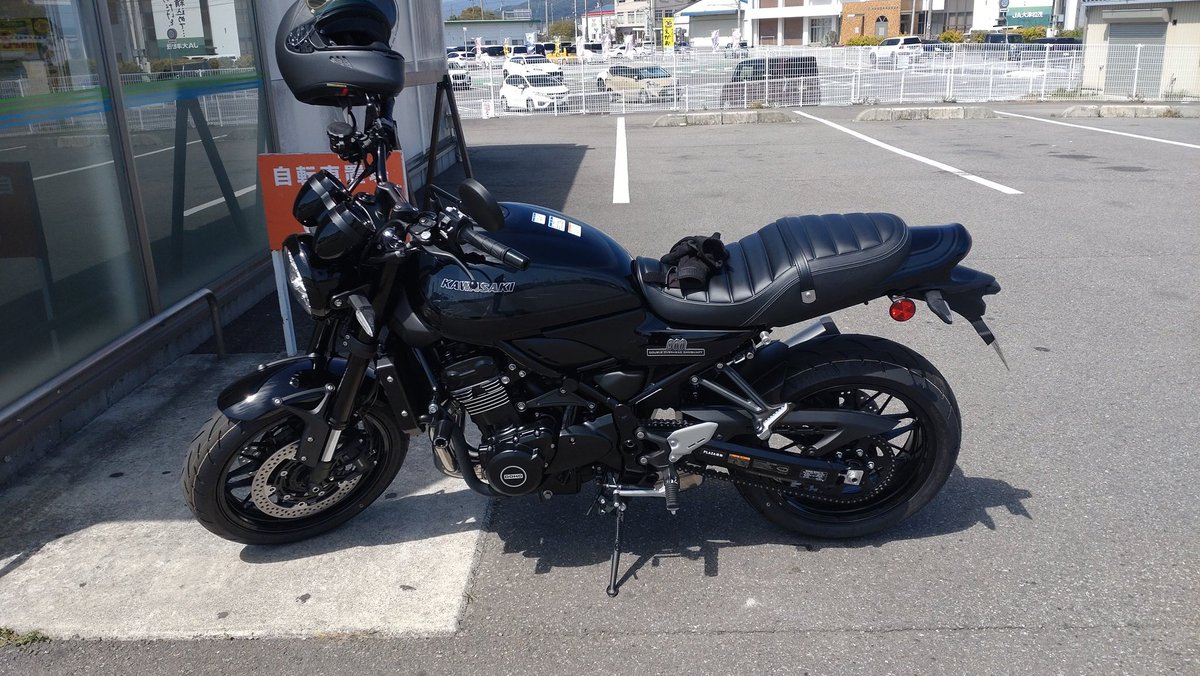 beece9e0b9fb427's tweet photo. 納車されました♪初大型バイクです。

クイックシフターが楽過ぎて、クラッチの使い方を忘れるんじゃないかな？
これ、走り出したらダックスより乗りやすいかも…

こかさないように大事乗ります♪

#Z900RS https://t.co/Z99iRNQrKV