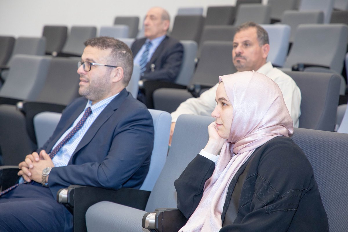كلية المجتمع في قطر tweet media