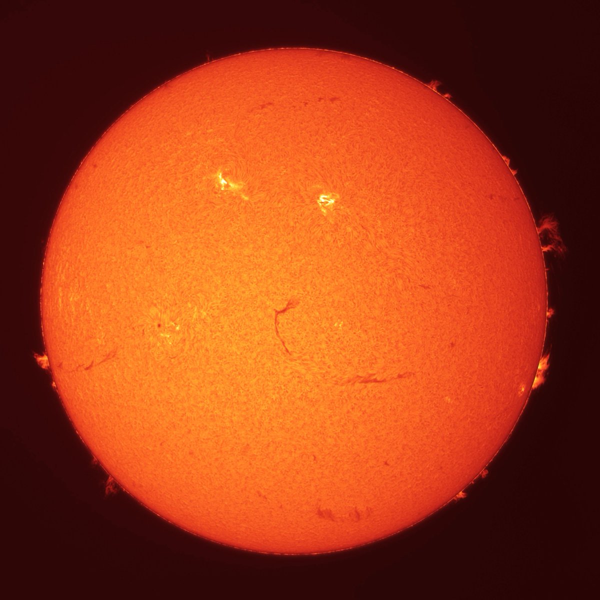 RikenTenmon's tweet image. #Sun Hα, Apr 12, 2026  14:13 (JST)

Corona Boost version by Artemis-M and SharpCap live-stack for 30sec

#太陽