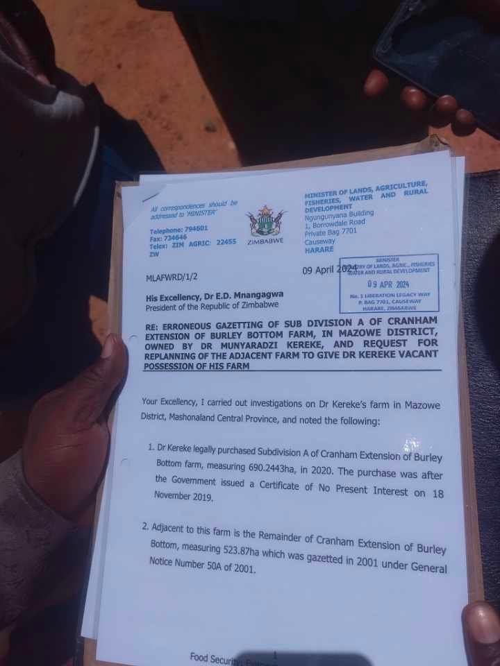 4Easterner79770's tweet photo. @TembaMliswa Vamwe awo vari kudya zvevapfupi nekureba.A1 farmers with offer letters/Permit  have been occupying this land since early 2000 and then someone came and tell them I bought this land in 2020. https://t.co/6JNKAmLoJI