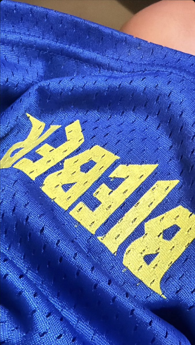 Hailey Bieber Outfits tweet media