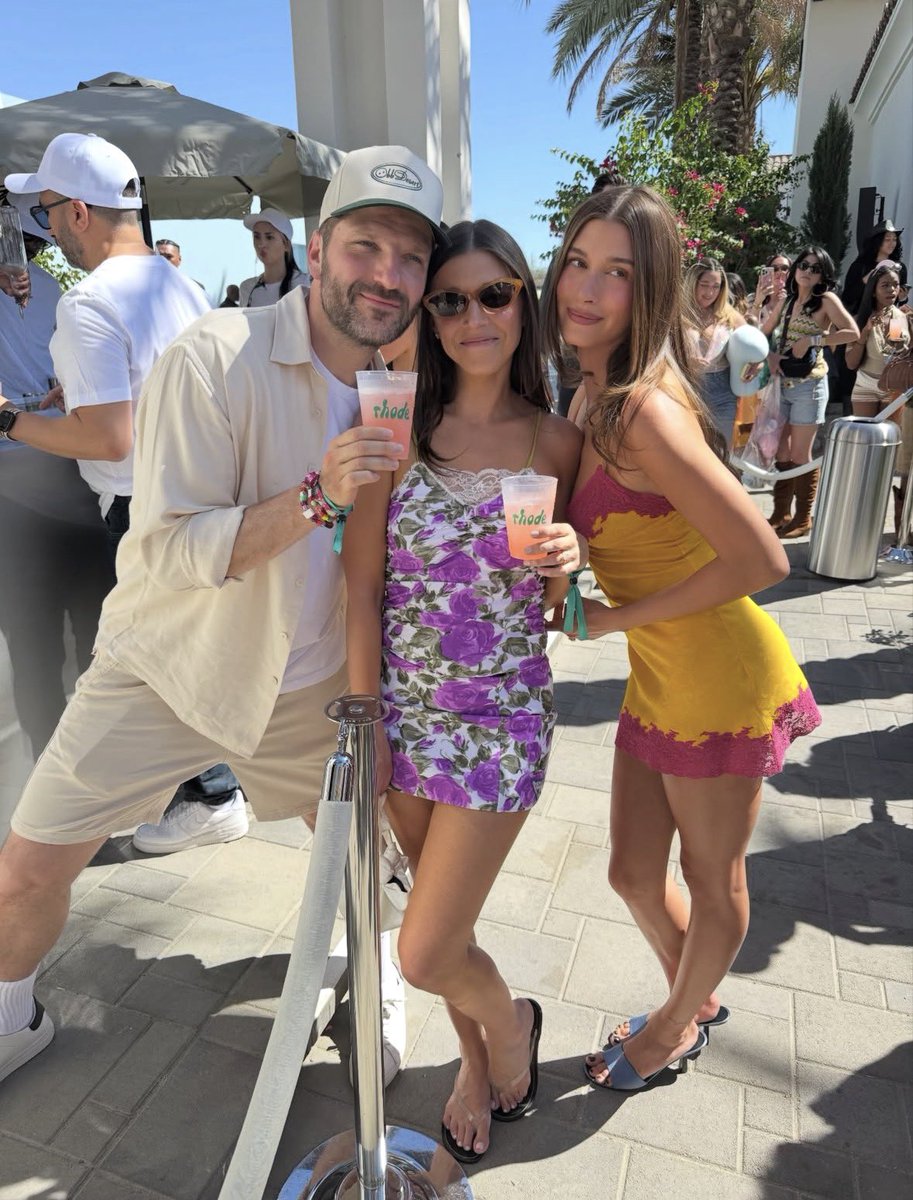 haileysoutfits's tweet image. rhode x Coachella 🍄🌵💛☀️