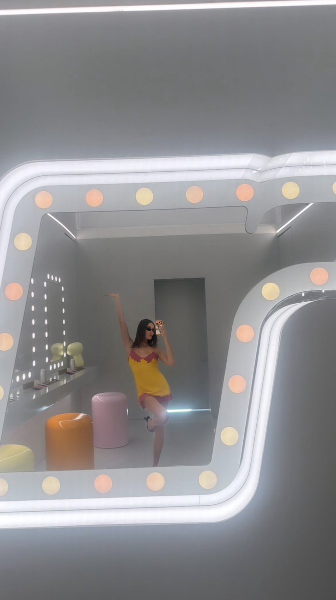 haileysoutfits's tweet image. rhode x Coachella 🍄🌵💛☀️