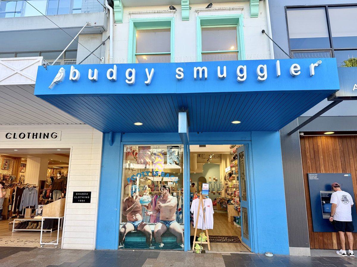 Steveontour1's tweet image. #SignOnSunday from #Manly beach #Australia