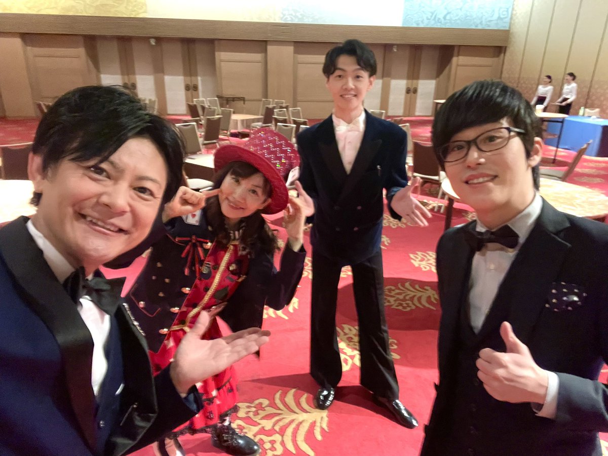 takamitsuuchida's tweet photo. 昨夜は素敵なパーティにてぺるさん、SORAくん、川上一樹くんにも出演いただき4人でショータイム。
楽しくあっという間の現場で、打ち上げではマジックや映画などの話で大いに盛り上がりました^_^
やっぱり同業仲間もいいなあ^_^ https://t.co/h93FvlhFuh