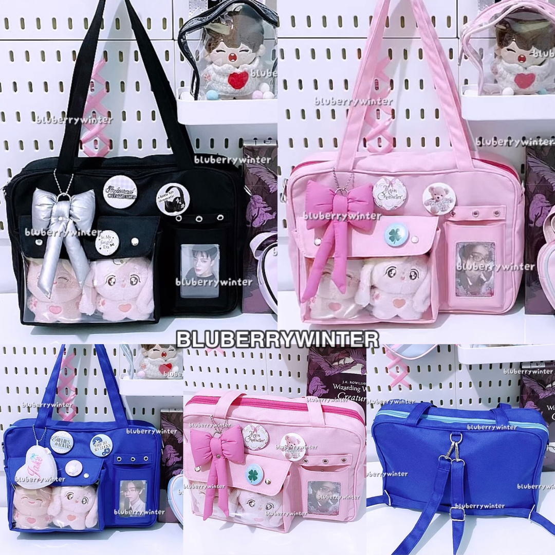 stuffsite's tweet image. sells ✩⊹[ ita bag🧸 ]⋆｡˚
fit ipad 11inch, binder B5 &amp;amp; A5, size 20x30 🎒 3 in 1:  backpack, slingbag, shoulderbag 👍✨ front pocket fit 10-13cm doll 🧸🥰 READY STOCK 🍊 local product 185K, drop ur usn / DM [bluberrywinter]