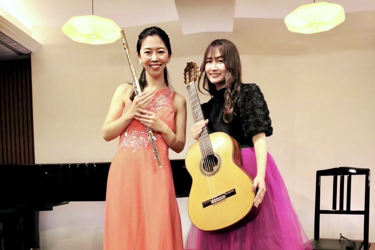 trina_flute's tweet photo. かねてよりお知らせしていましたSalon Concert、皆さまのおかげで無事に楽しく終演いたしました💃🌹

お越しいただきました皆さま
スタッフをしてくれた楽器店の皆さま
何より共演してくれた文音さん✨
ありがとうございました🥰 https://t.co/uepRfV9fo3
