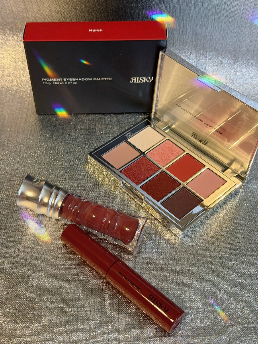 コスメ購入品 RISKY PIGMENT EYESHADOW PALETTE ✽HARSH-ハーシュ
