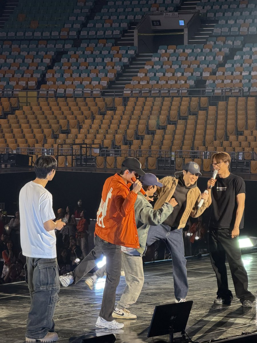 엑미녀 tweet media