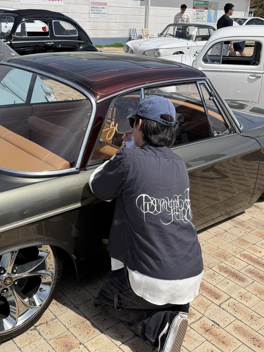 sabitenSPL's tweet photo. オレンジバグでMZ君のピンスト描いてるとこ見てきた🔥

@224motoring https://t.co/VOJcIXrfV4