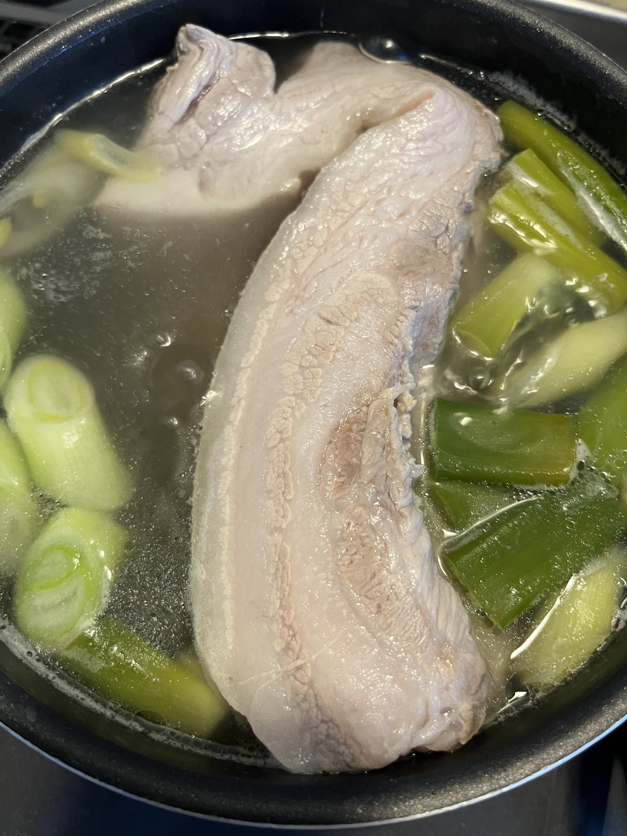 St_sano_'s tweet photo. 社員の道具一式用意して自宅に戻り角煮を煮込む日曜日 https://t.co/bxBEiy5er0