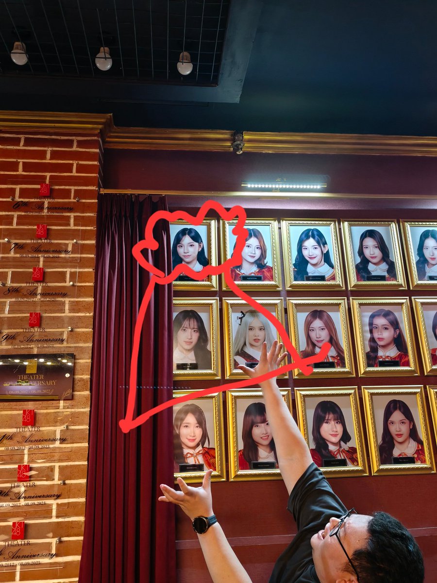 gorbon_'s tweet image. kabesha lu ketinggian, gw jd kuatir ketimpa.