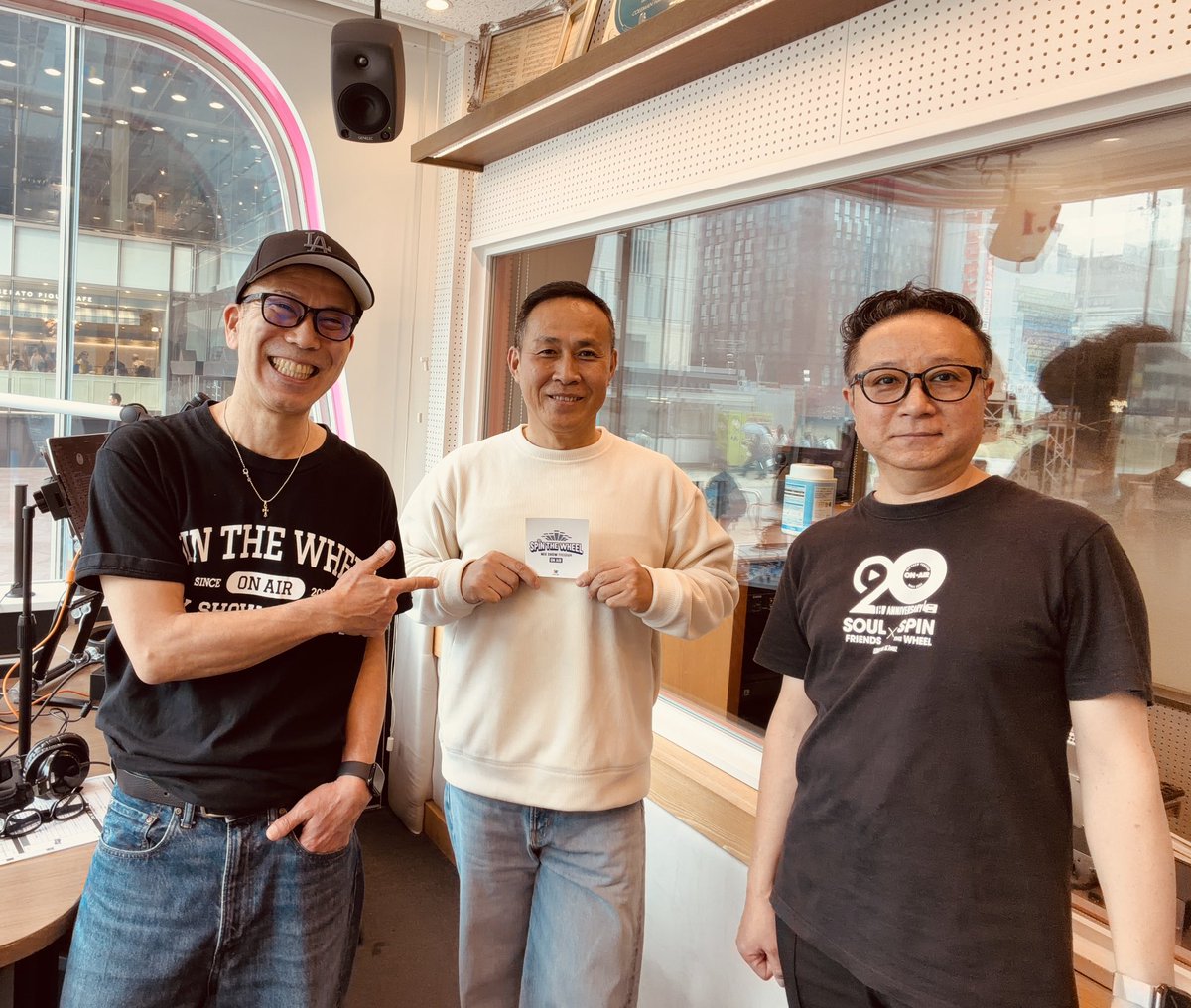 761spin's tweet photo. 🌈LOVE FM SPIN THE WHEEL SUNDAY 
　　15:00-18:00 
✨HOST MC🎙️DJ OYM   @dj_oym
　  BEATBOXER 🎤KAZ   @musickaz
　✈️本日 KAZはお休みです
🎧 DJ NUKU @nukupapa

📻Director YUSUKE  @sounddeco

#761spin
#lovefm
#djmix
#clubmusic https://t.co/6YX26vaVCC
