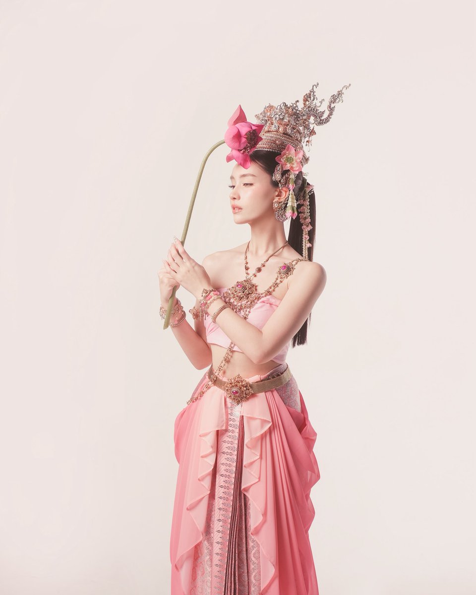 aangelinaa.ss tweet media