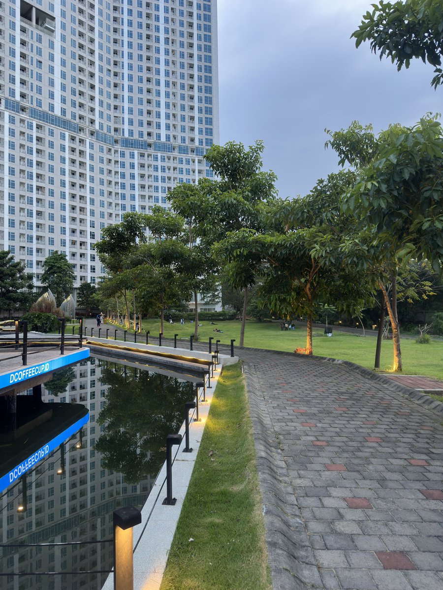 curioshitty_'s tweet photo. @myitsfess lagoon avenue https://t.co/6GHBOPVEzM