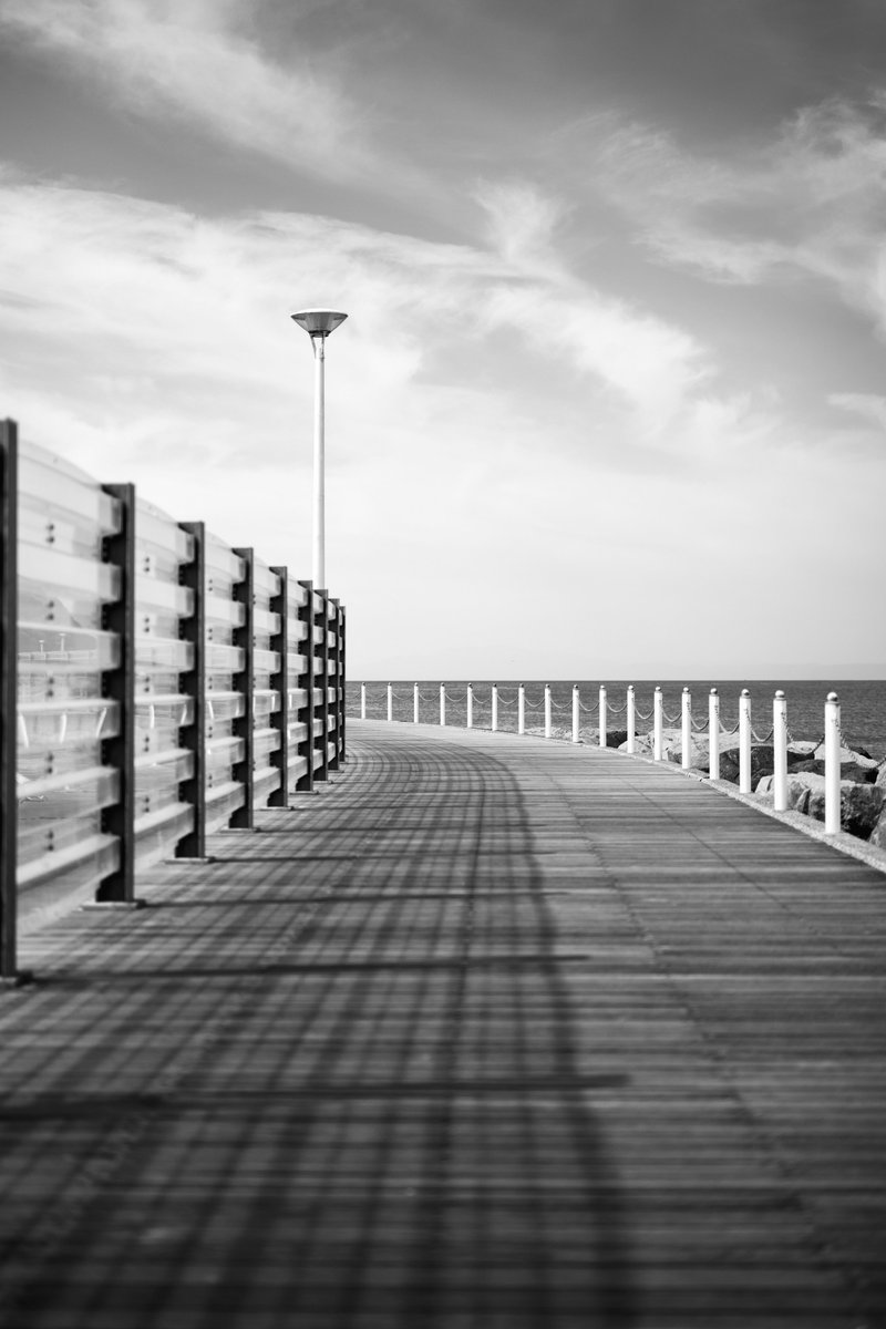 BarcaRosso's tweet image. Captured in silence—every line, every shadow, every breath of the sea.
Leica rendering at its finest.
#LeicaM10D #LeicaPhotography #LeicaLens #ApoSummicron #MonochromePhotography
#BlackAndWhite #BNW #BNWPhotography #FineArtPhotography #Minimalism #Seascape #Shonan #KataseBeach
