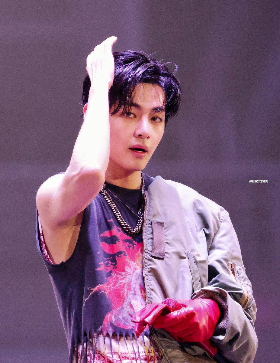 260411 고양 중콘

섹시하다ㅠㅠ
군대 전에 아기같은데
지금은 진짜 잘 성장했다💜

#방탄소년단 #뷔
#BTS #V