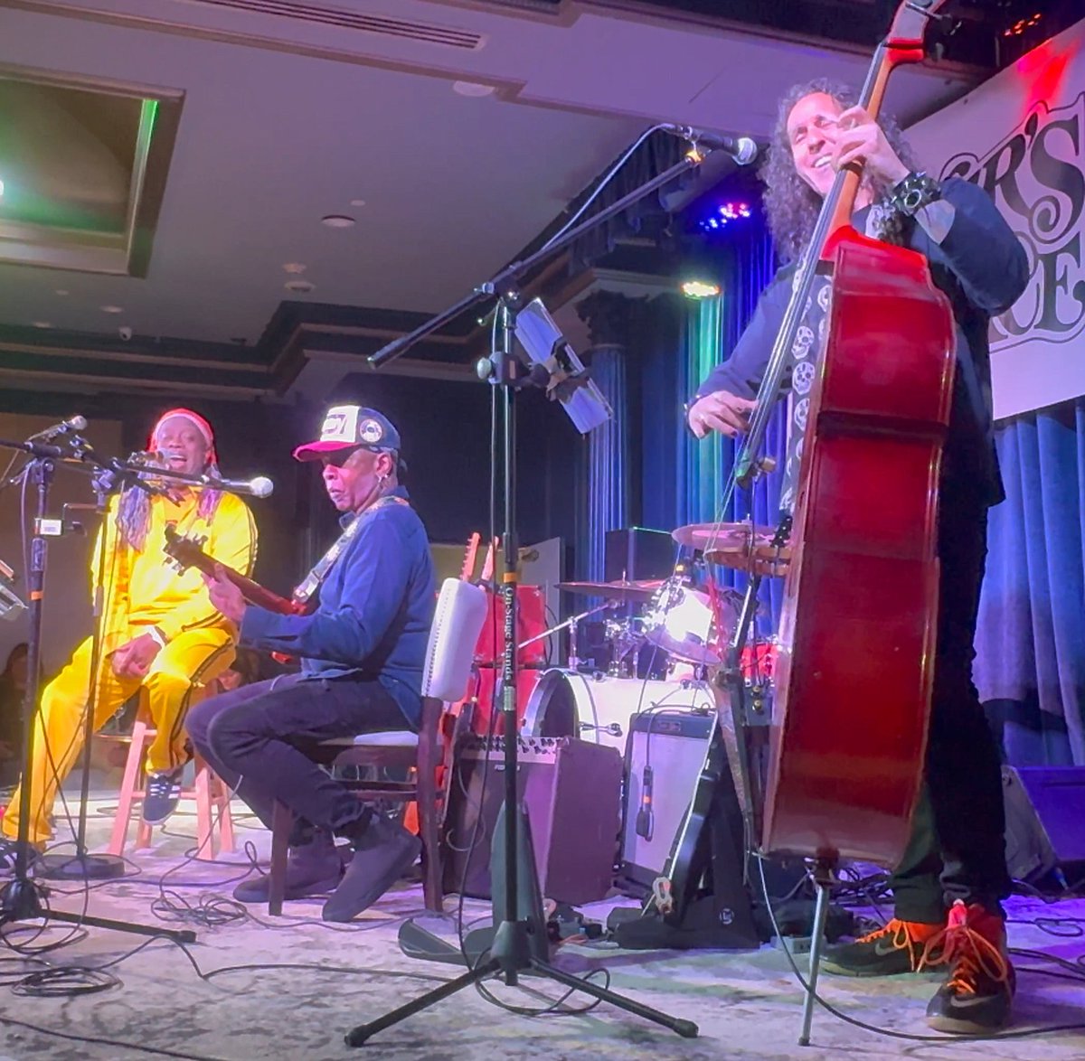 funkboynyc's tweet photo. It was Saturday night. So that could have only meant one thing! Time to sit in with the Corey Glover and Vernon Reid acoustic duo at My Father's Place, Roslyn, NY. Your pal, Ivan, on doghouse bass and backing vocals. 

Photo: Dan Kottman https://t.co/fBW2VDZCgV