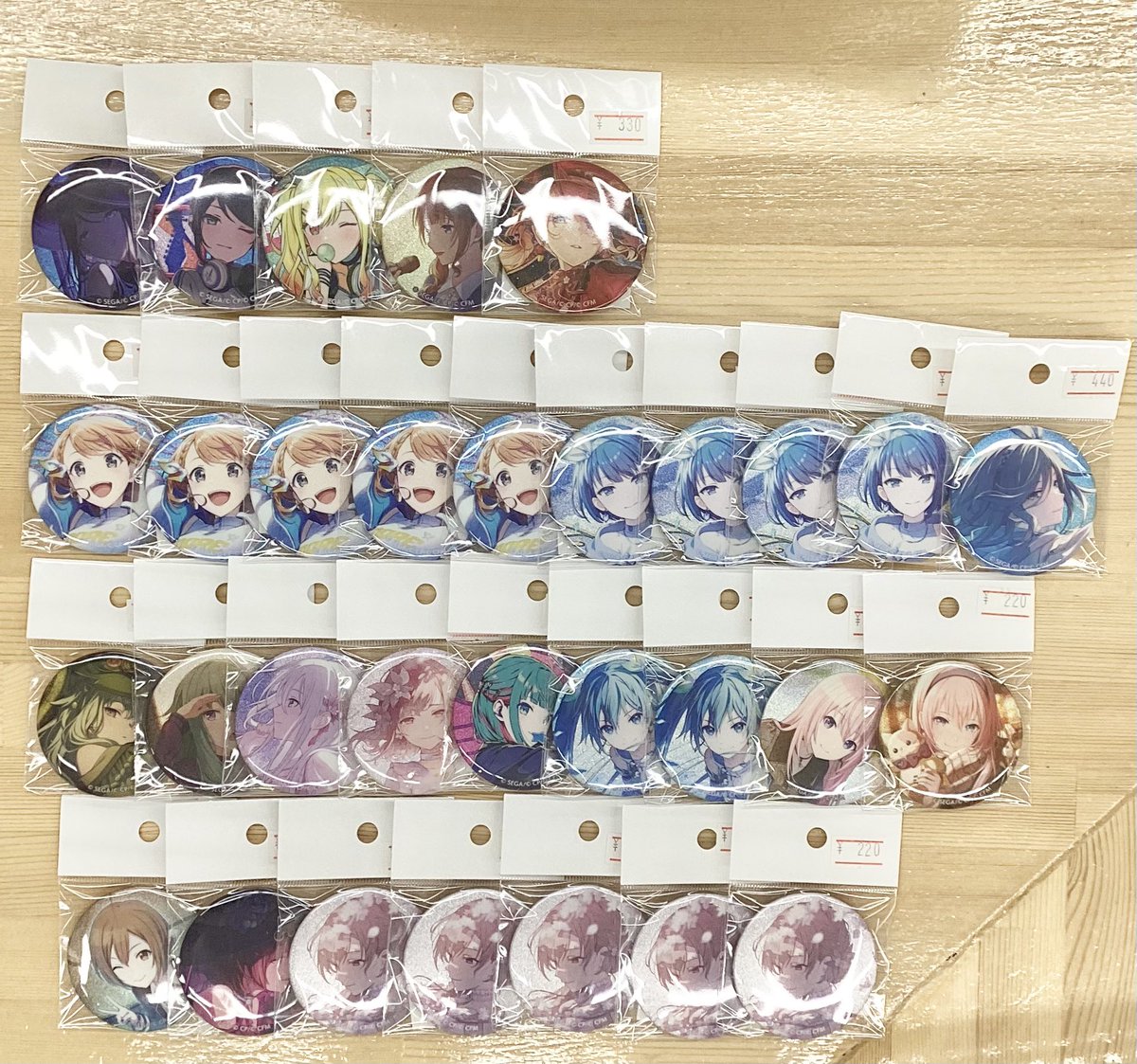 🐨入荷情報🐨】 プロジェクトセカイより、 グリッター缶バッジが入荷
