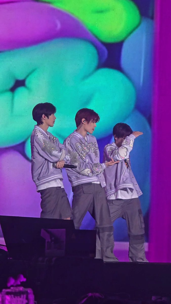 delia❦ tweet media