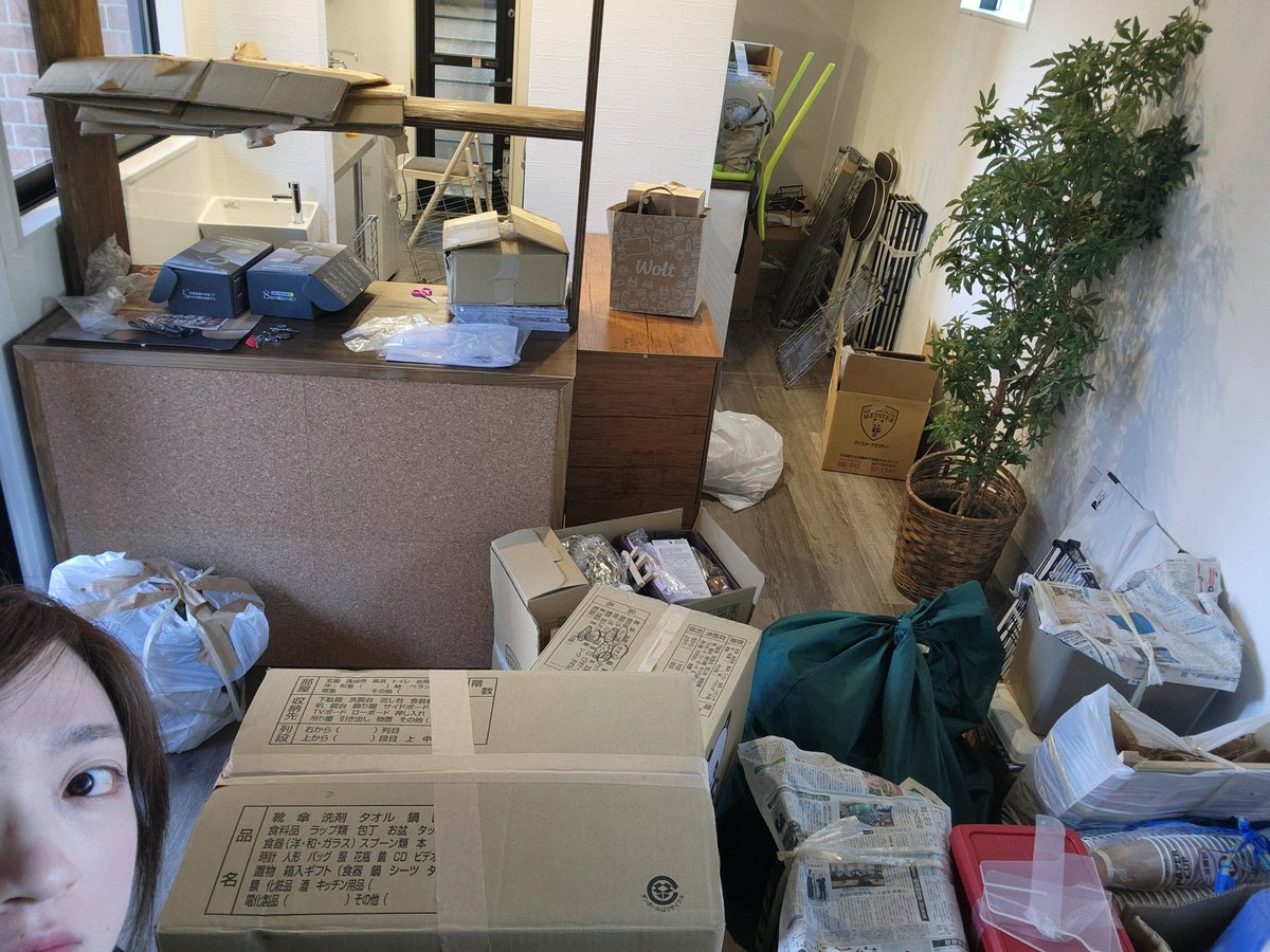 果てしない荷解き…

#昨日工事終わりました🙌