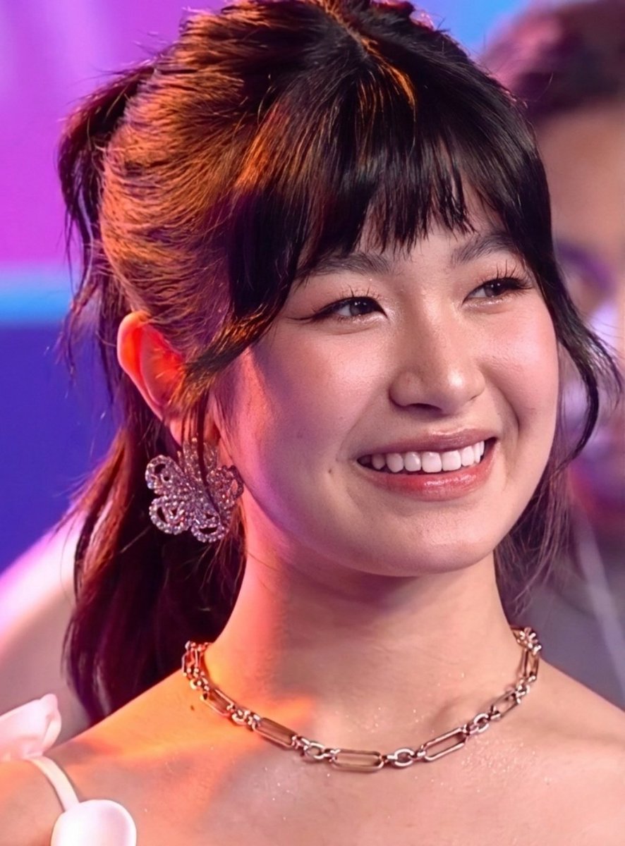 bruhhhh sobrang pretty ni caprice 😭🩷