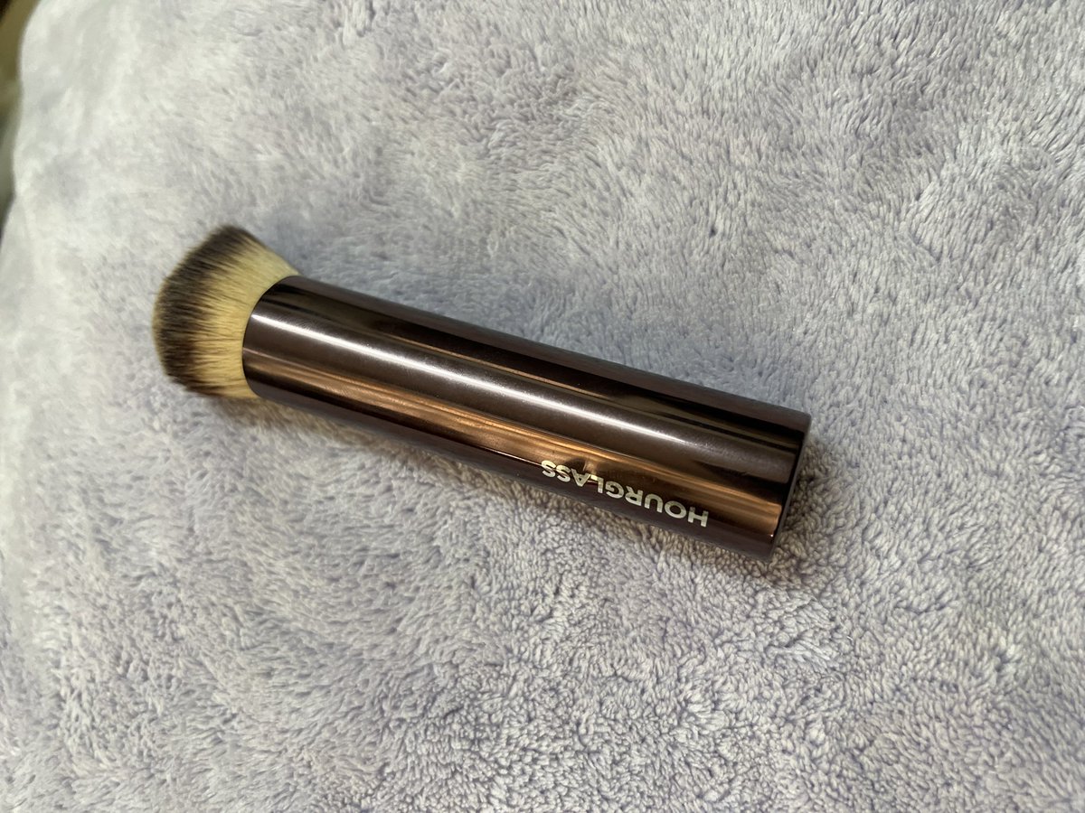 belief_wind's tweet photo. ส่งต่อ แปรงรองพื้น Hourglass Vanish Seamless Finish Foundation Brush
ใช้น้อย ขนแปรงแน่นค่ะ  
สนใจสอบถามเพิ่มเติมได้นะคะ 
790 รส/นัดรับ BTS
#ส่งต่อhourglass
#ส่งต่อคสอ 
#ส่งต่อสกินแคร์
#ส่งต่อเครื่องสำอางมือสอง 
#ส่งต่อเครื่องสำอางค์ 
#ส่งต่อเครื่องสำอาง 
#สกินแคร์มือสอง https://t.co/C5TeTclm8z