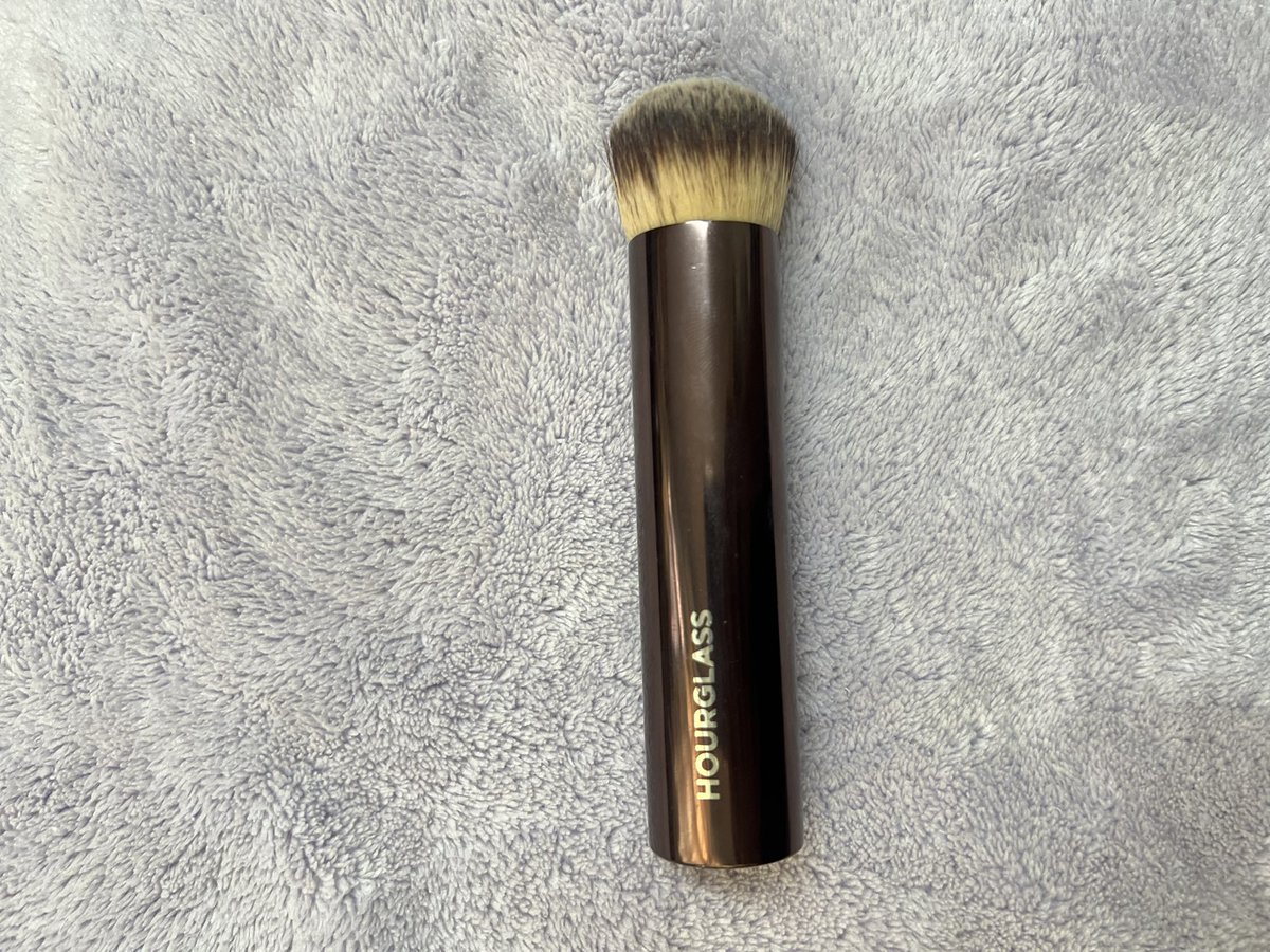 belief_wind's tweet photo. ส่งต่อ แปรงรองพื้น Hourglass Vanish Seamless Finish Foundation Brush
ใช้น้อย ขนแปรงแน่นค่ะ  
สนใจสอบถามเพิ่มเติมได้นะคะ 
790 รส/นัดรับ BTS
#ส่งต่อhourglass
#ส่งต่อคสอ 
#ส่งต่อสกินแคร์
#ส่งต่อเครื่องสำอางมือสอง 
#ส่งต่อเครื่องสำอางค์ 
#ส่งต่อเครื่องสำอาง 
#สกินแคร์มือสอง https://t.co/C5TeTclm8z