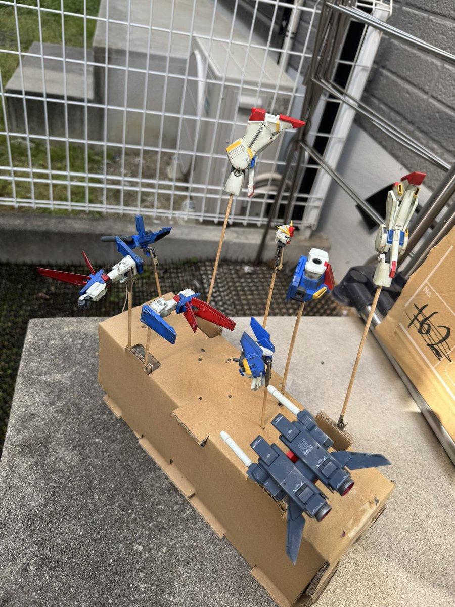 おーわり。
あとは乾燥。
ガンプラのこの姿が1番滑稽ではあるね。