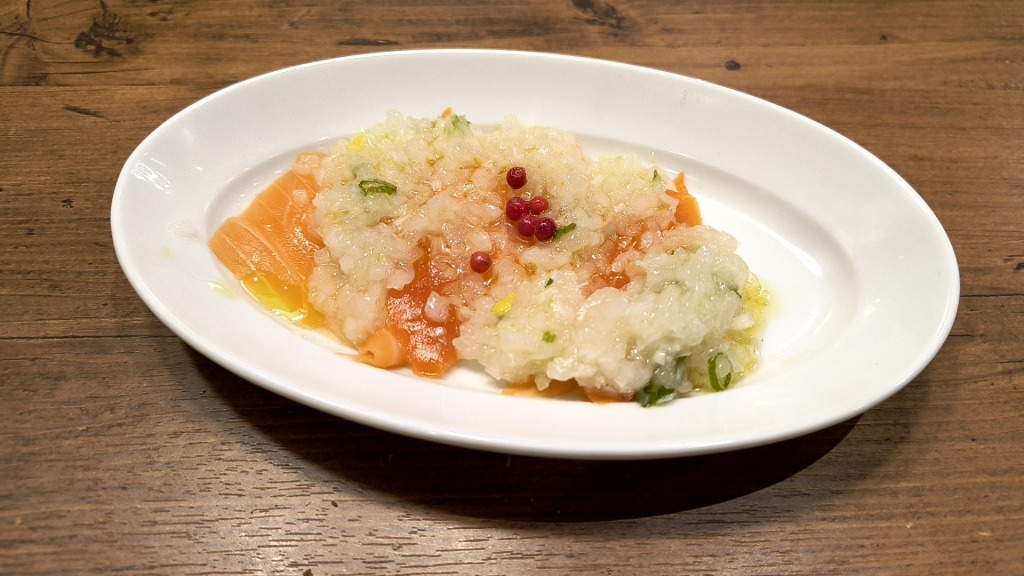 オリーブの丘（センショーHD）
苺と生ハムのクリームチーズブルスケッタ

今回はこれ目当てに行ってきた。バルサミコソースの酸味が強く生ハムの塩気は弱く酸味寄りな印象。酸味は苺で十分だからソースは甘みがあるのが良かったかなという気がする。それでも十分旨味ではあったが。