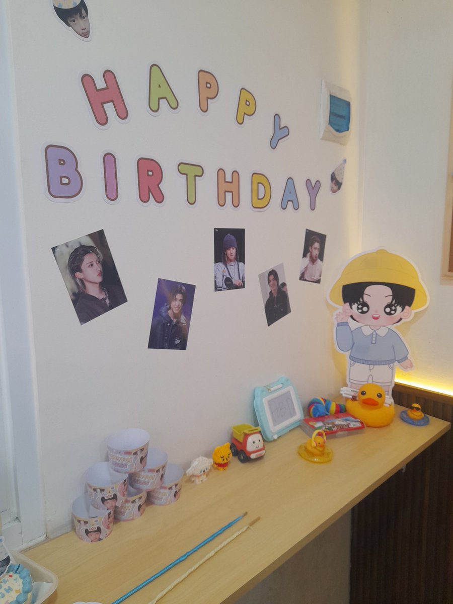 vanilliblue's tweet photo. kemarin pulang ngantor ke bday event dede ujin dan dede luwi ✨️🩵 love this event so much dr segi konsep GEMES BANGETT 🥹✨️ Thank youu min udah nyelenggarain event bdaynya 🩵 @lngshot_lab 

#TheWOOnderfulAndLOUvelyClass #LNGSHOT #롱샷 #우진 #루이 https://t.co/gyWaNTp5eS