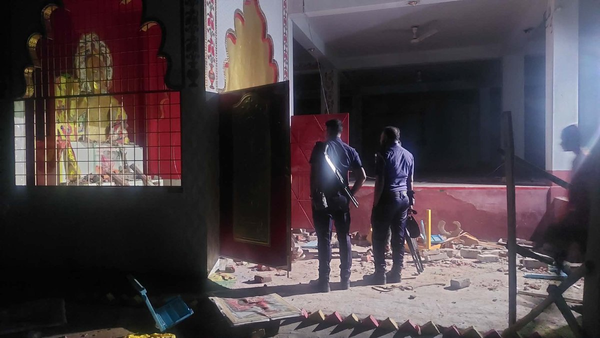 bdwatch2024's tweet image. An #Islamist mob has carried out yet another attack on a #Sufi shrine in #Bangladesh- this time under the #BNP Govt. A pir (spiritual leader) was brutally beaten to death, while the shrine was vandalized and set on fire In #Kushtia yesterday.

The incident took place around 2:30