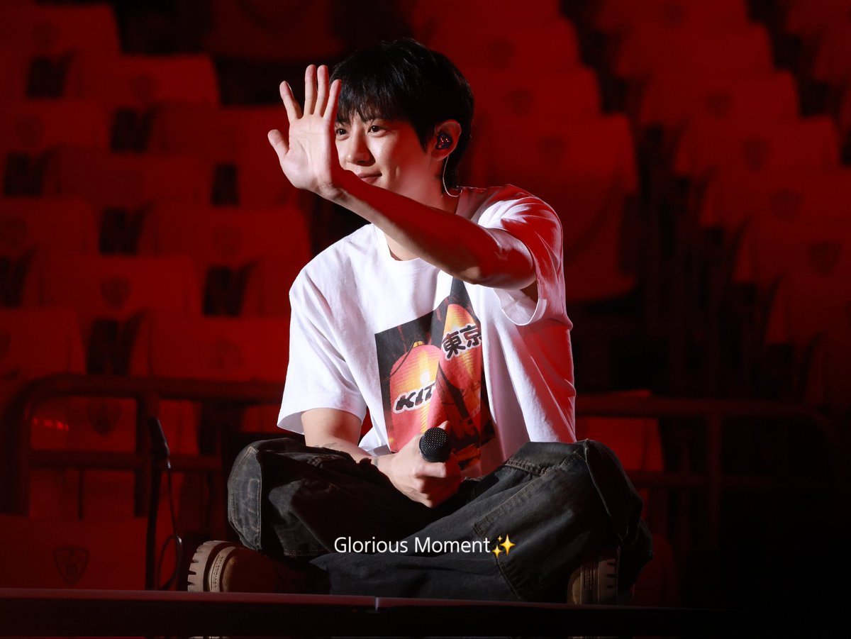 Glorious1127's tweet photo. 260412
EXO PLANET 6 EXhOrizon in SEOUL https://t.co/pWxiH3T9JH