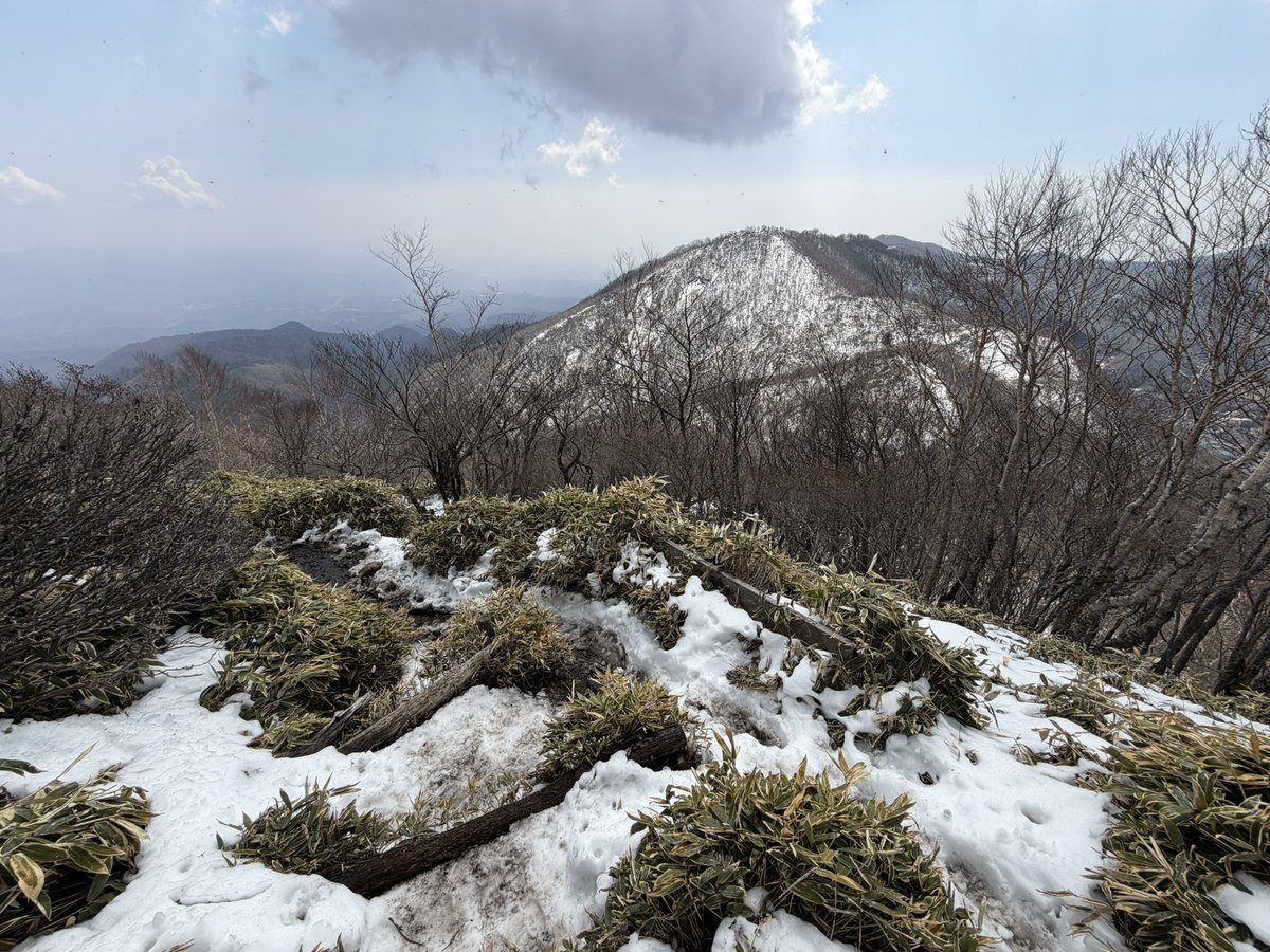 TUS_hiking's tweet photo. 3月末に赤城山に行きました！
サークルでは初の雪山で、ワクワクが止まらなかったです！
雪の上を歩く触感が本当に良かったです。
今度は一面銀色の世界が広がる2月頃の雪山に挑戦したいです！
#野田キャンパス #新歓 #サークル #理科大 #東京理科大学 #ハイキング #登山 https://t.co/WSSsPK21ot