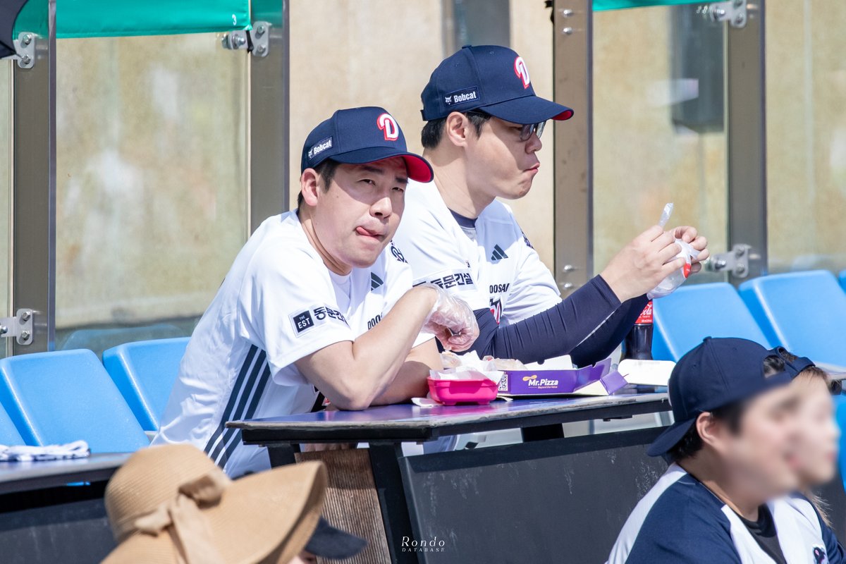 론도 tweet media