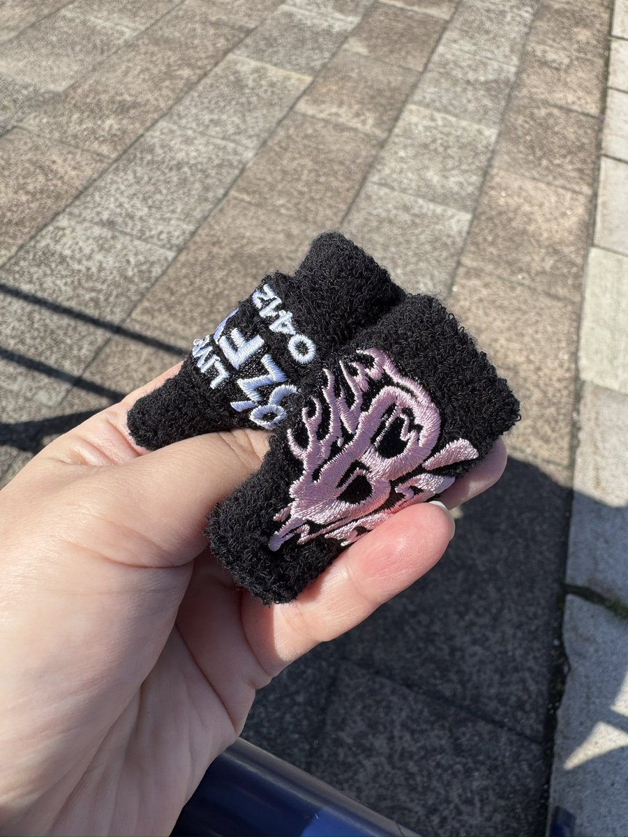 ryoka_bz's tweet photo. エラー品！！！
ロゴと文字逆になってる！ https://t.co/BPgCQgw8Ow
